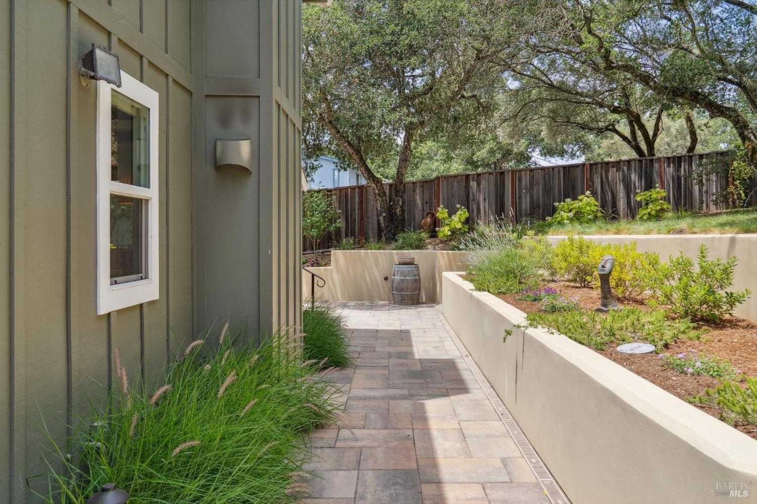 Detail Gallery Image 32 of 43 For 4880 Warm Springs Rd, Glen Ellen,  CA 95442 - 5 Beds | 3/1 Baths