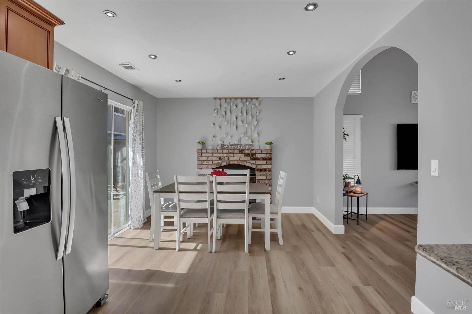 Detail Gallery Image 16 of 49 For 633 Country Ln, Oakley,  CA 94561 - 4 Beds | 2/1 Baths