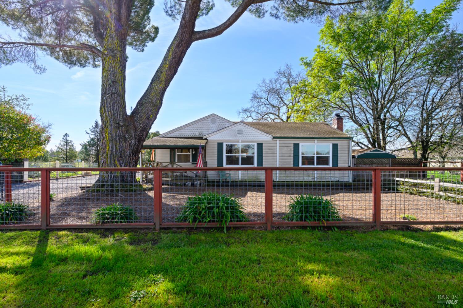 Detail Gallery Image 3 of 40 For 5454 Hall Rd, Santa Rosa,  CA 95401 - 3 Beds | 1/1 Baths
