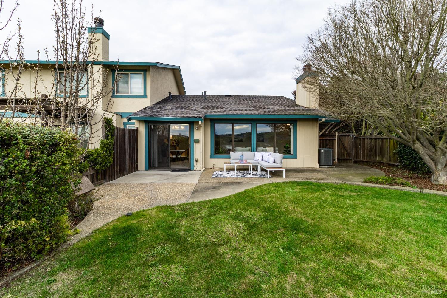 Detail Gallery Image 36 of 48 For 1474 London Cir, Benicia,  CA 94510 - 2 Beds | 2 Baths