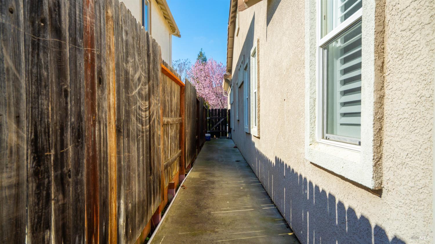 Detail Gallery Image 41 of 62 For 1803 Sanger Peak Way, Antioch,  CA 94531 - 4 Beds | 2/1 Baths