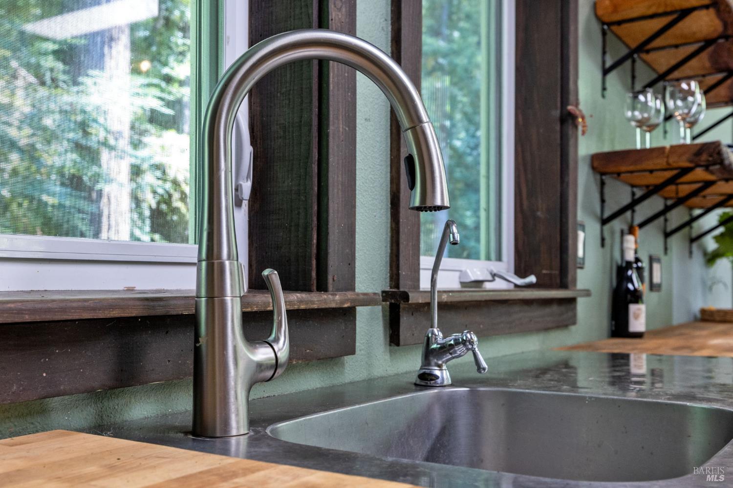 Detail Gallery Image 9 of 53 For 9935 Occidental Rd, Sebastopol,  CA 95472 - 3 Beds | 3 Baths