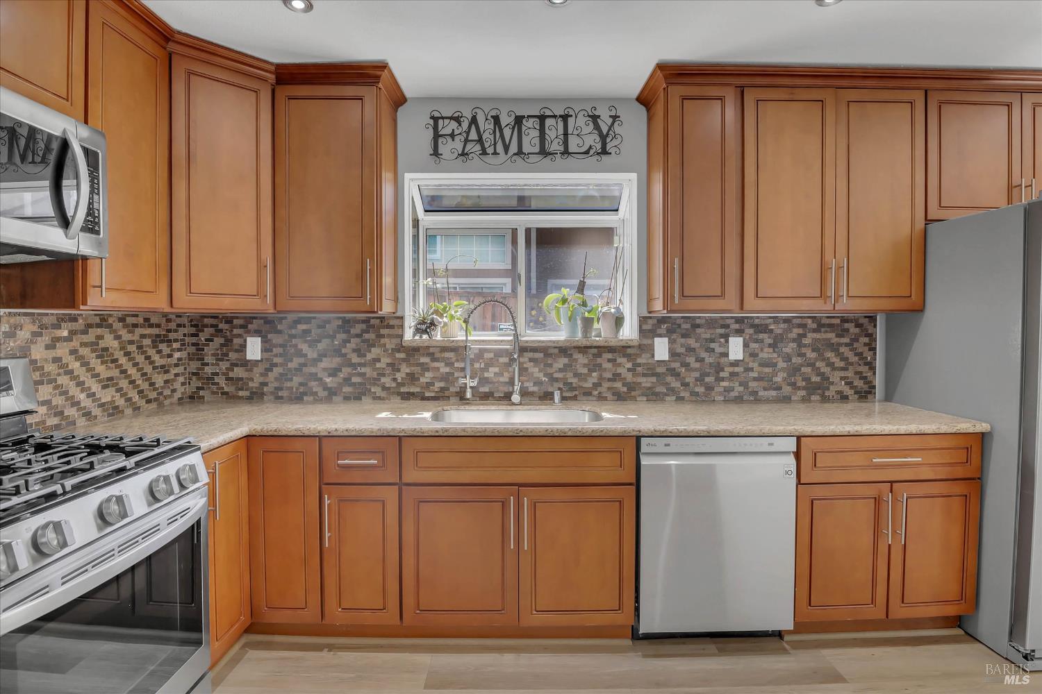 Detail Gallery Image 14 of 49 For 633 Country Ln, Oakley,  CA 94561 - 4 Beds | 2/1 Baths