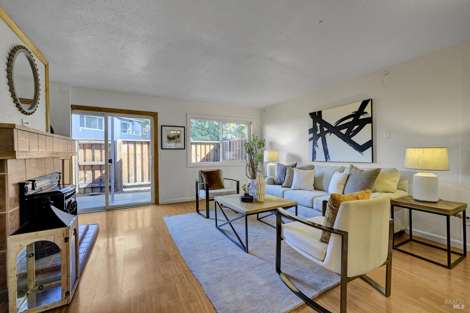 Detail Gallery Image 10 of 33 For 735 Racquet Club Cir, Rohnert Park,  CA 94928 - 2 Beds | 1/1 Baths