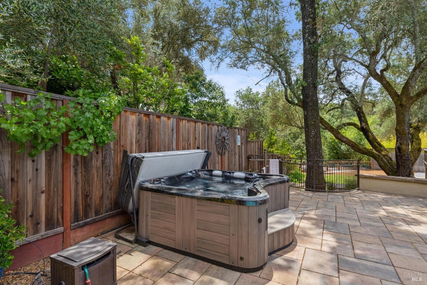 Detail Gallery Image 27 of 43 For 4880 Warm Springs Rd, Glen Ellen,  CA 95442 - 5 Beds | 3/1 Baths