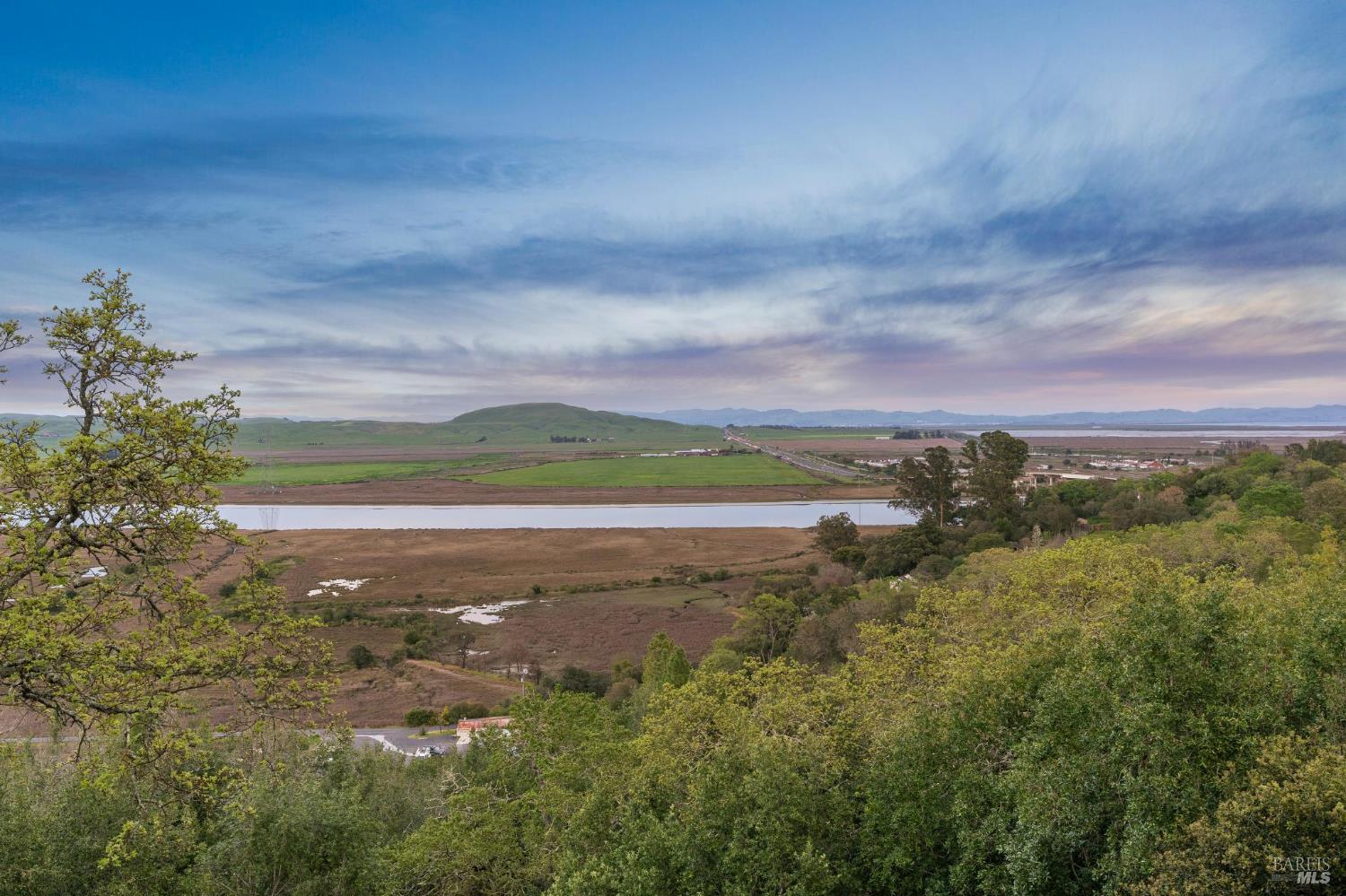 Detail Gallery Image 34 of 66 For 160 Crest Rd, Novato,  CA 94945 - 3 Beds | 3/2 Baths