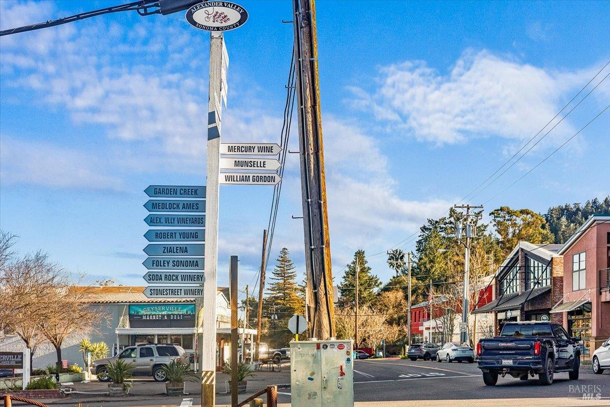 Detail Gallery Image 30 of 36 For 75 Ca-128 Hwy, Geyserville,  CA 95441 - 3 Beds | 2 Baths