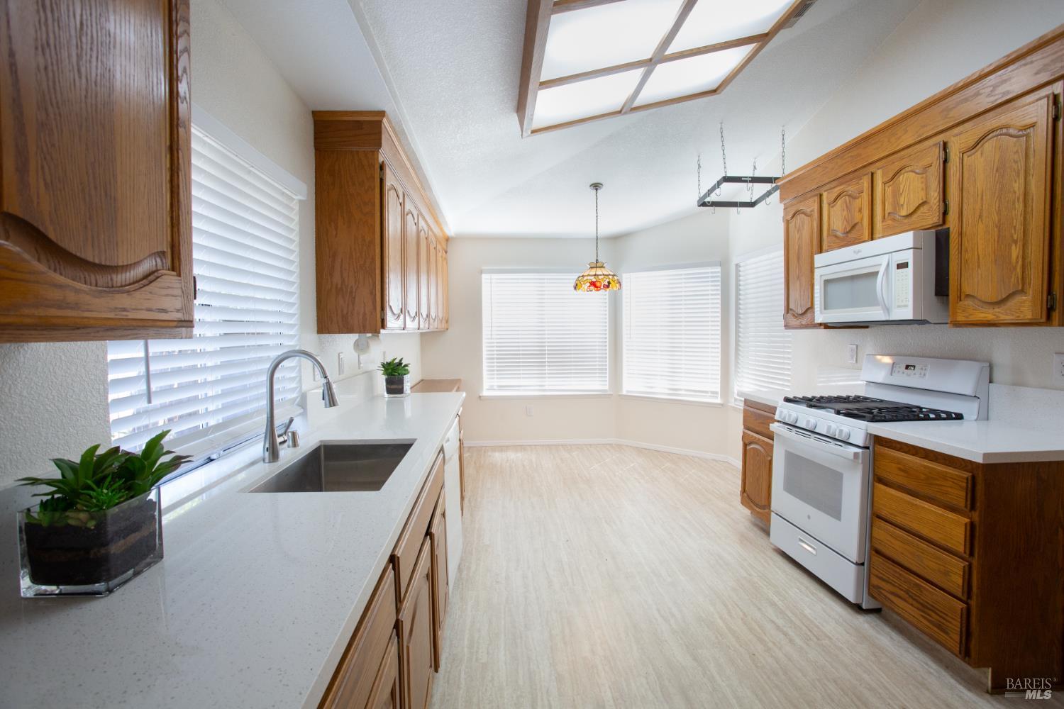 Detail Gallery Image 11 of 54 For 767 Raven Dr, Vacaville,  CA 95687 - 3 Beds | 2 Baths