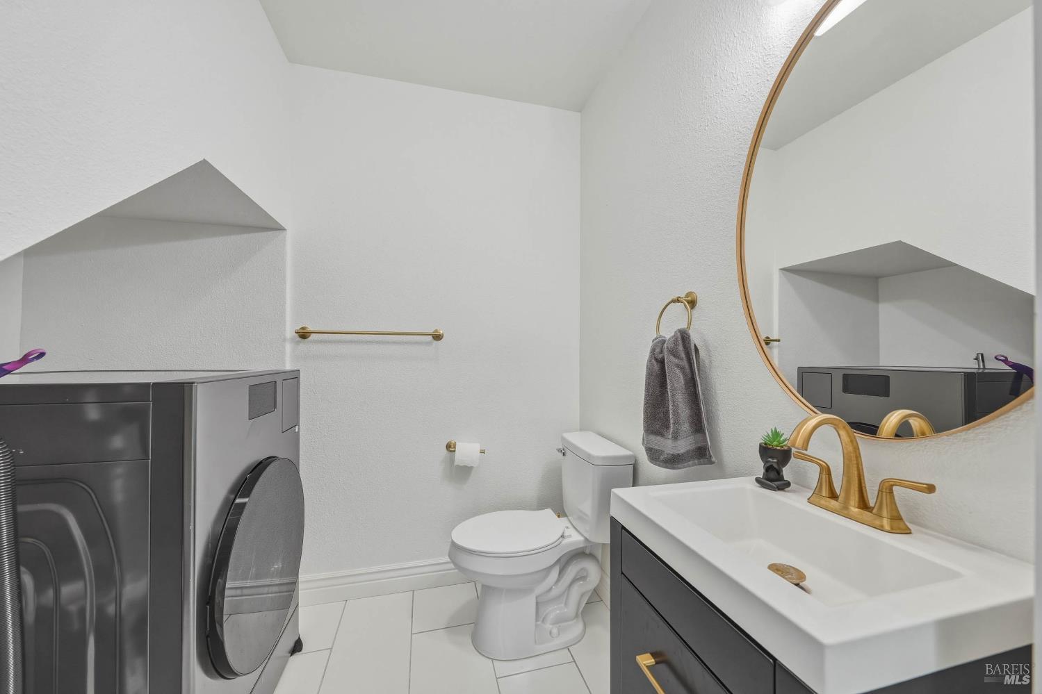 Detail Gallery Image 13 of 33 For 107 Sebastopol Ave, Santa Rosa,  CA 95407 - 4 Beds | 3/1 Baths