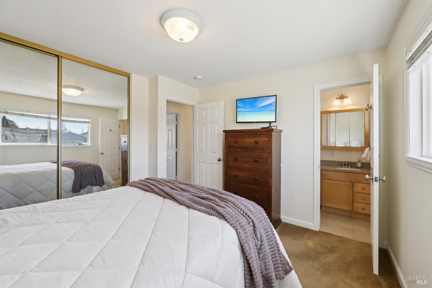 Detail Gallery Image 14 of 27 For 7070 Almond St, Rohnert Park,  CA 94928 - 3 Beds | 2 Baths