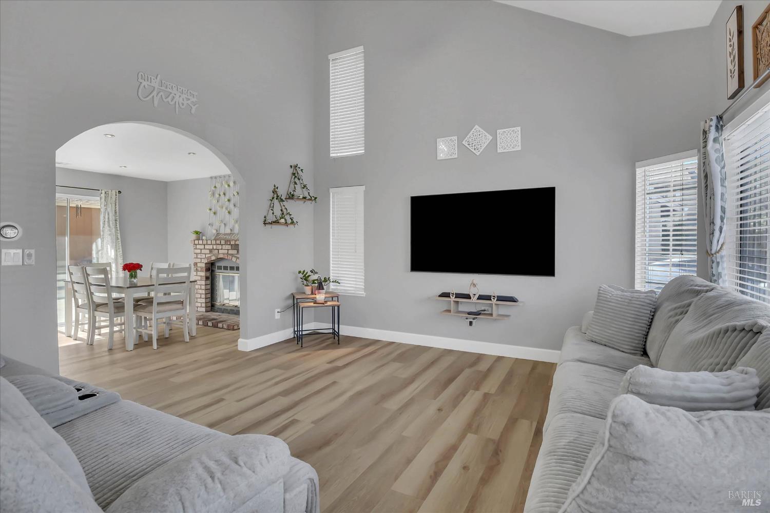 Detail Gallery Image 8 of 49 For 633 Country Ln, Oakley,  CA 94561 - 4 Beds | 2/1 Baths