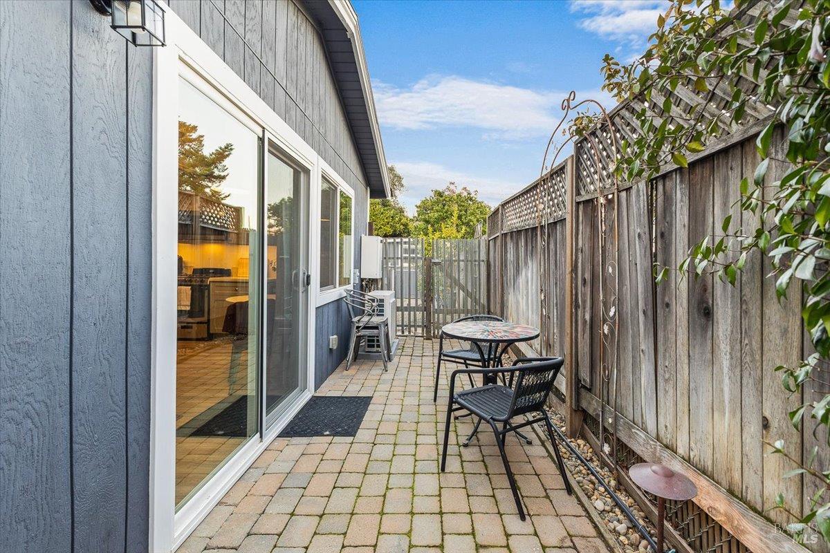 Detail Gallery Image 16 of 36 For 75 Ca-128 Hwy, Geyserville,  CA 95441 - 3 Beds | 2 Baths