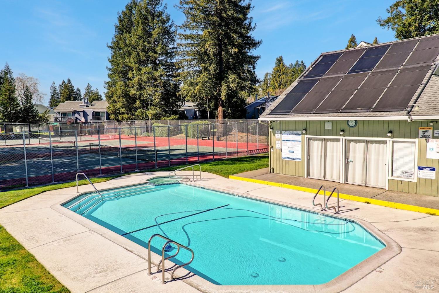 Detail Gallery Image 31 of 33 For 735 Racquet Club Cir, Rohnert Park,  CA 94928 - 2 Beds | 1/1 Baths