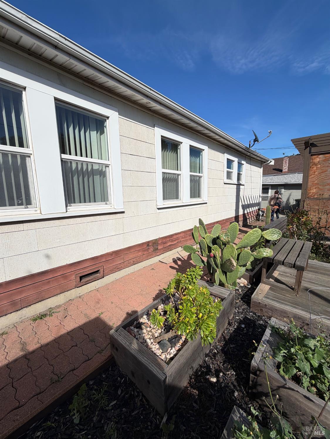 Detail Gallery Image 3 of 12 For 2002 Marin St, Vallejo,  CA 94590 - 2 Beds | 2 Baths