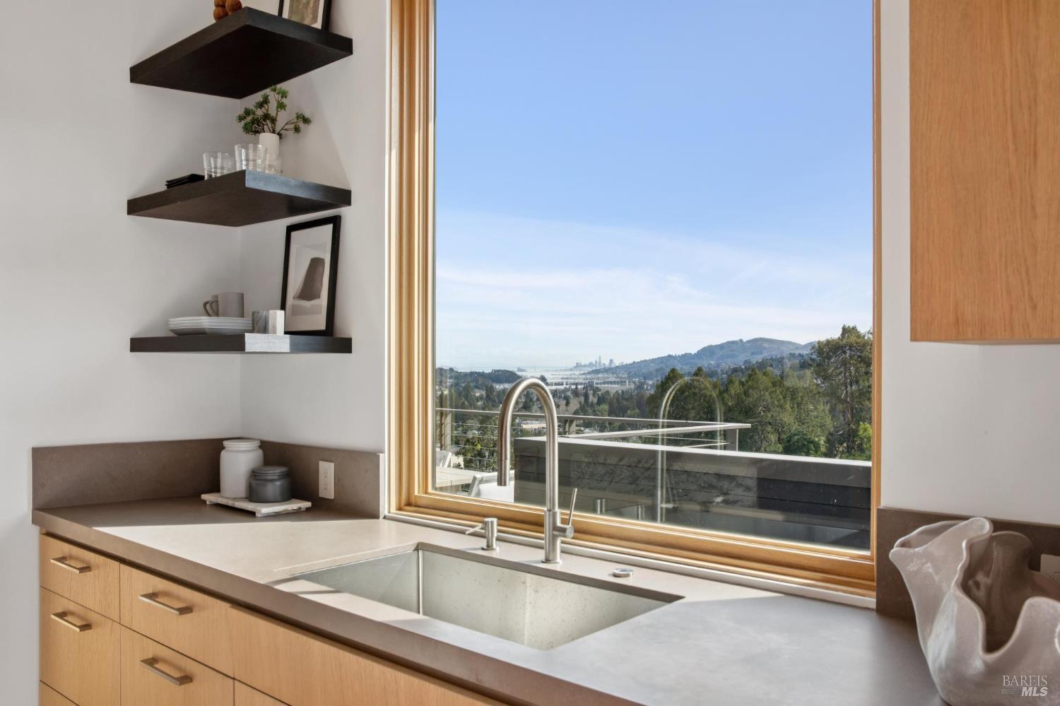 Detail Gallery Image 5 of 43 For 2 Upper Alcatraz Pl, Mill Valley,  CA 94941 - 5 Beds | 5/1 Baths