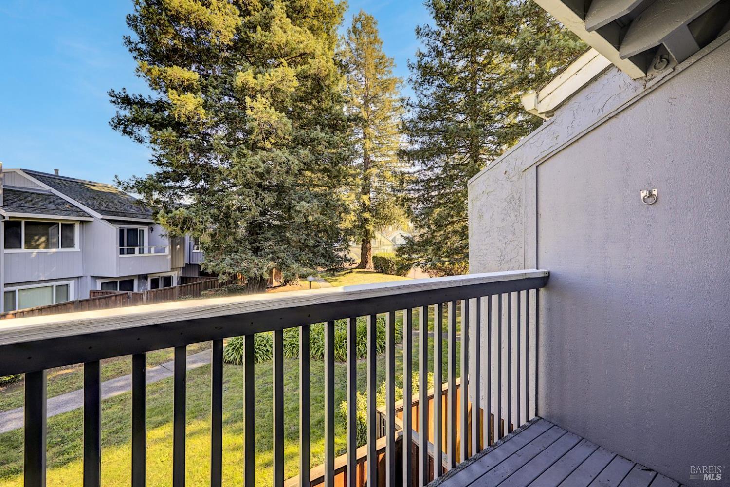 Detail Gallery Image 23 of 33 For 735 Racquet Club Cir, Rohnert Park,  CA 94928 - 2 Beds | 1/1 Baths