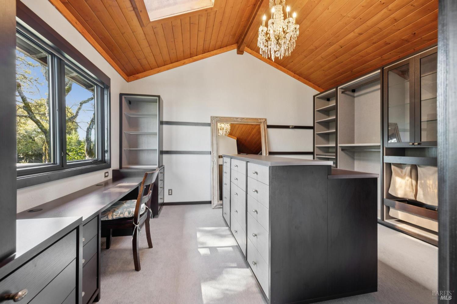 Detail Gallery Image 44 of 66 For 160 Crest Rd, Novato,  CA 94945 - 3 Beds | 3/2 Baths