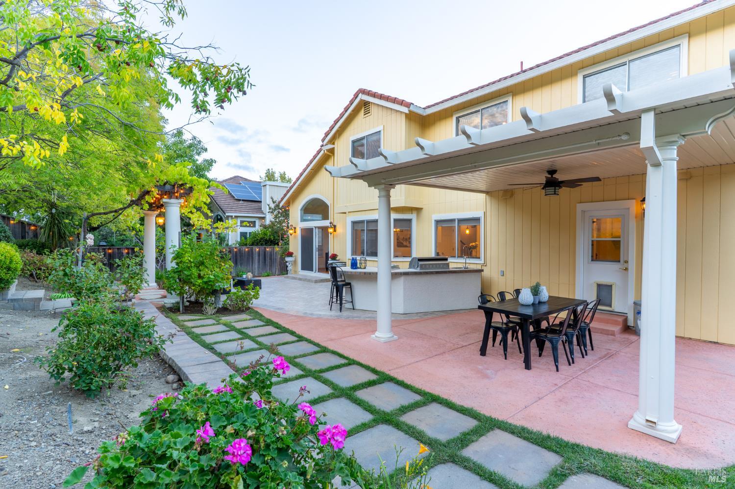 Detail Gallery Image 14 of 37 For 1125 Westview Dr, Napa,  CA 94558 - 5 Beds | 3 Baths