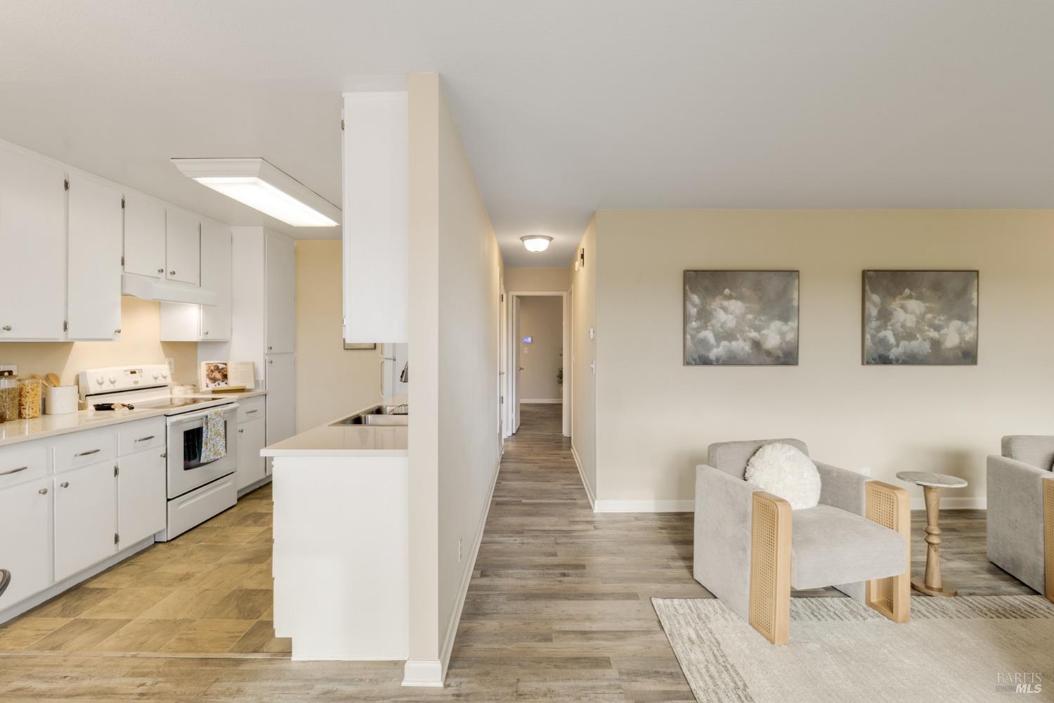 Detail Gallery Image 9 of 48 For 1474 London Cir, Benicia,  CA 94510 - 2 Beds | 2 Baths