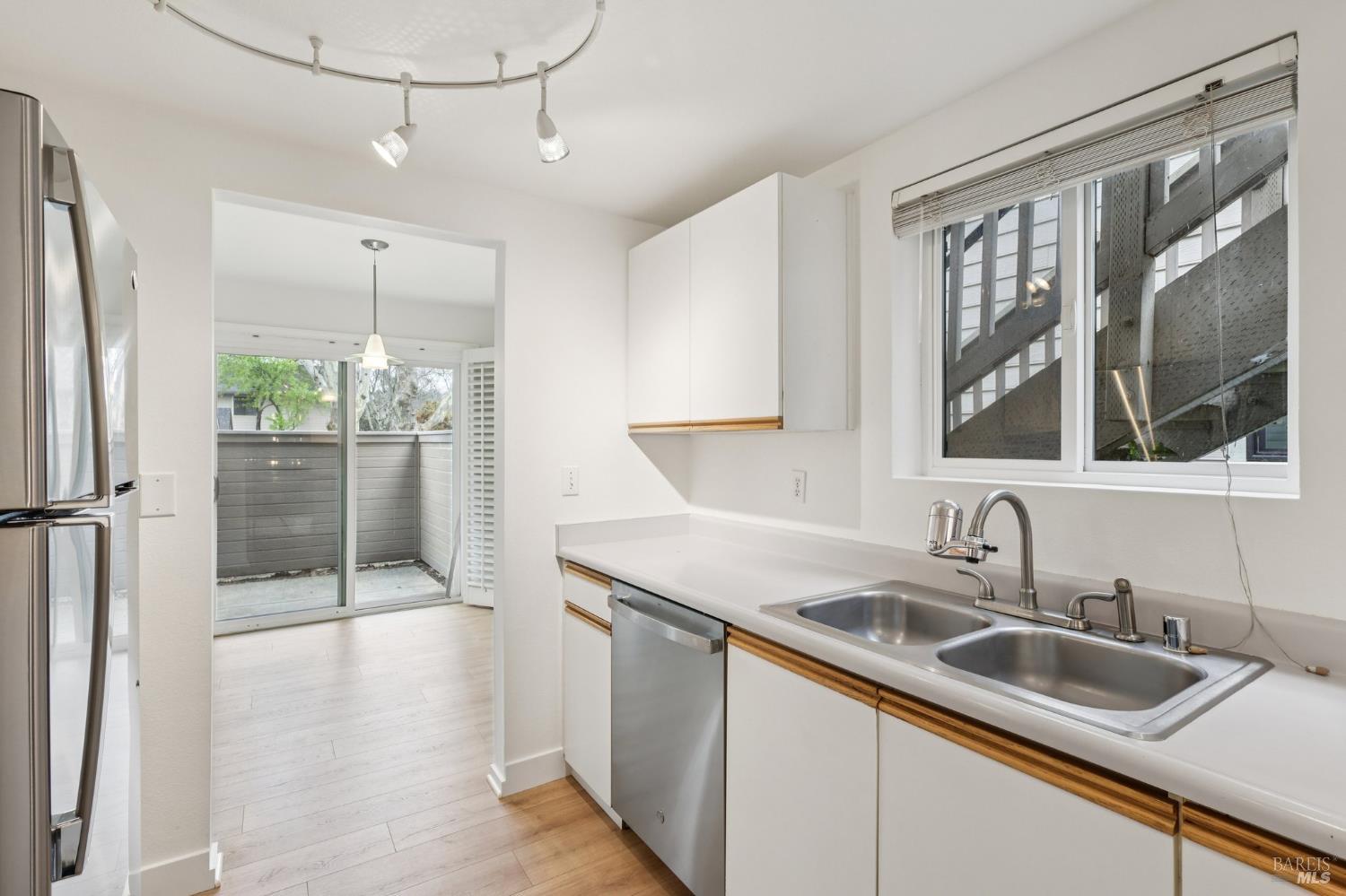 Detail Gallery Image 8 of 23 For 589 Mission Blvd, Santa Rosa,  CA 95409 - 2 Beds | 2 Baths