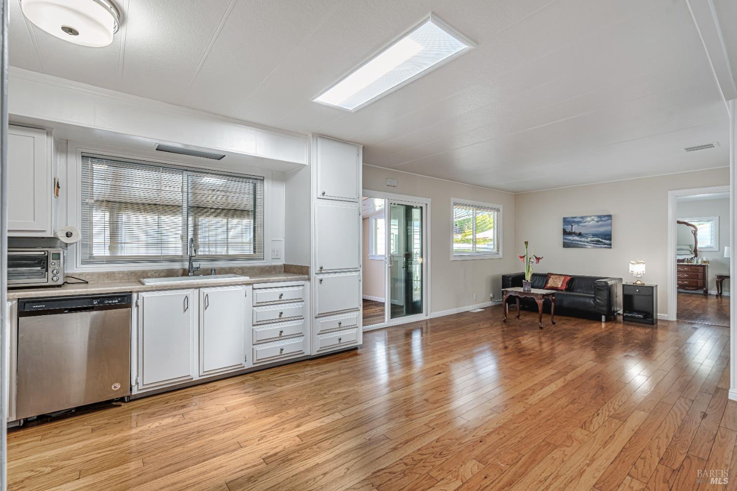 Detail Gallery Image 15 of 25 For 815 Las Palmas Ave, Novato,  CA 94949 - 2 Beds | 2 Baths