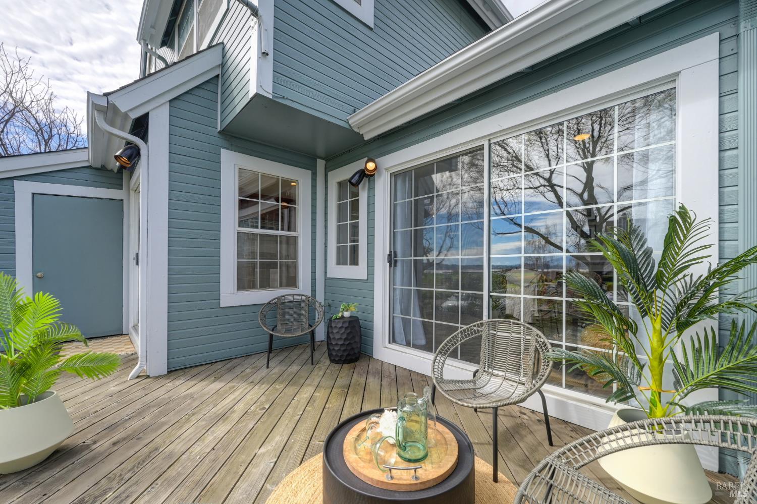 Detail Gallery Image 14 of 37 For 195 E B St, Benicia,  CA 94510 - 3 Beds | 2/1 Baths