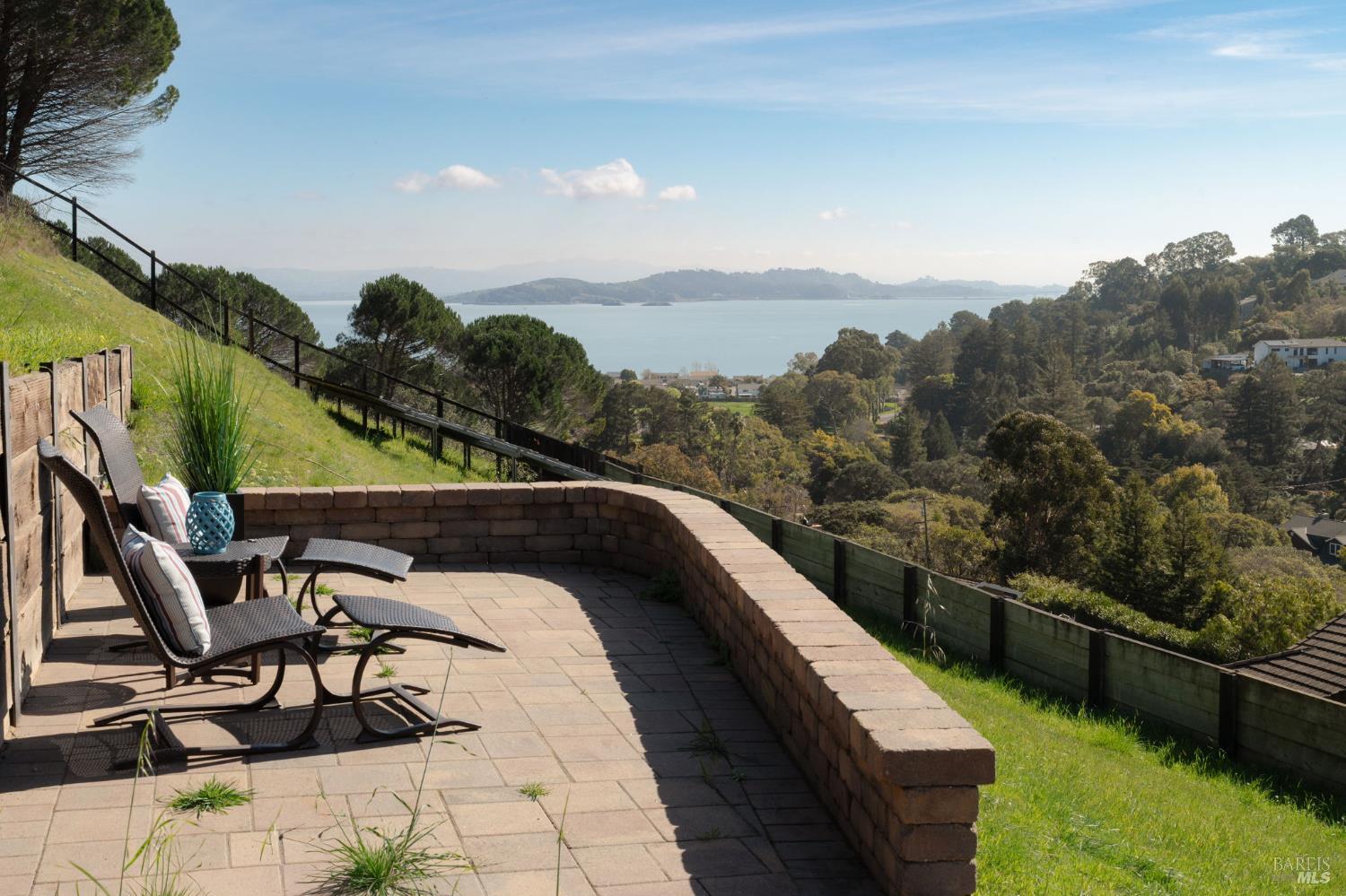 Detail Gallery Image 46 of 48 For 174 Main Dr, San Rafael,  CA 94901 - 5 Beds | 2/2 Baths