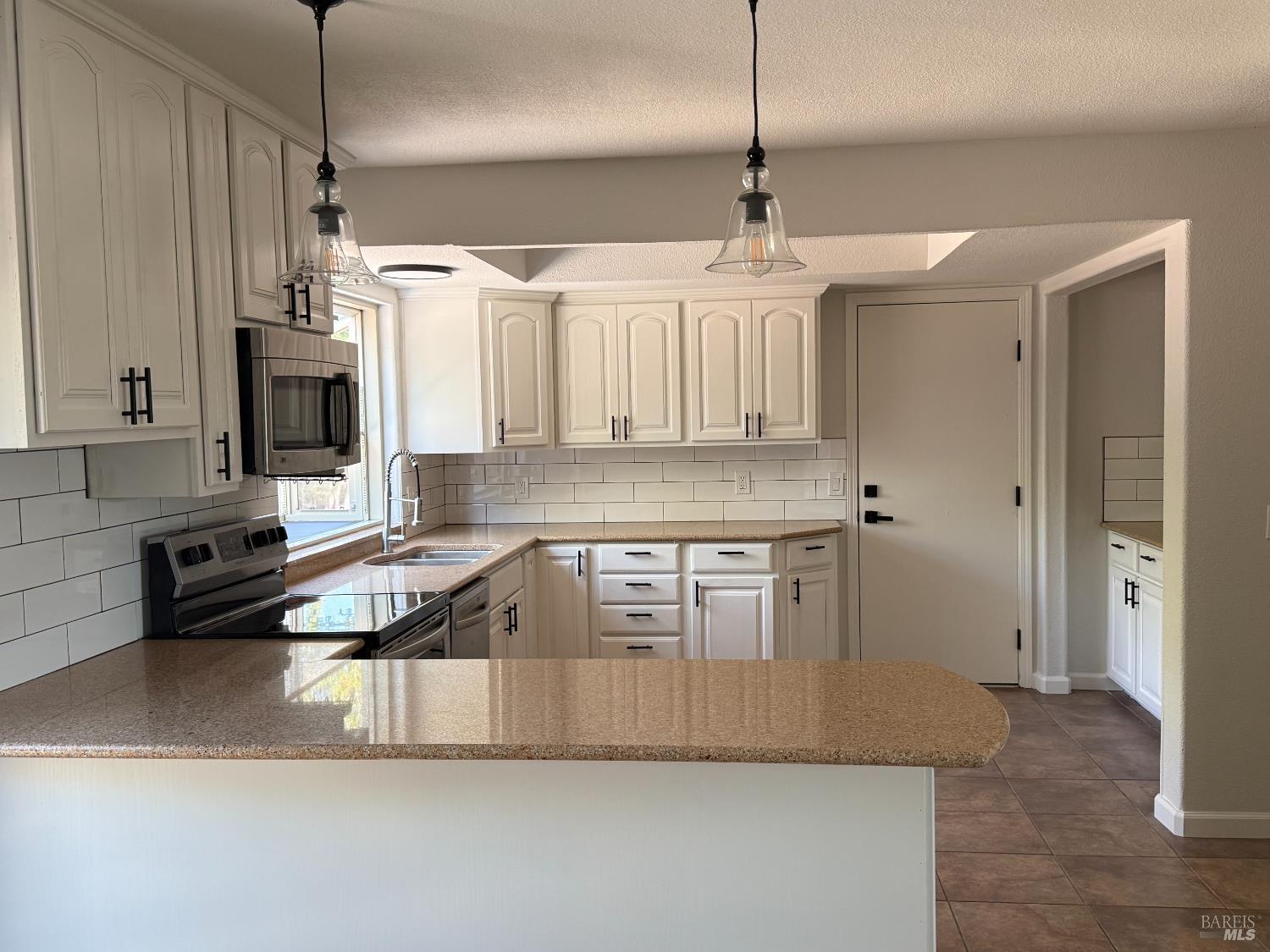 Detail Gallery Image 12 of 88 For 1661 Fairfield Ave, Fairfield,  CA 94533 - 3 Beds | 2/1 Baths