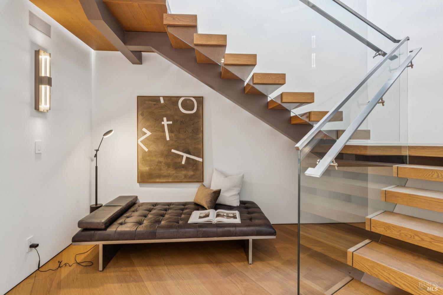 Detail Gallery Image 23 of 43 For 2 Upper Alcatraz Pl, Mill Valley,  CA 94941 - 5 Beds | 5/1 Baths