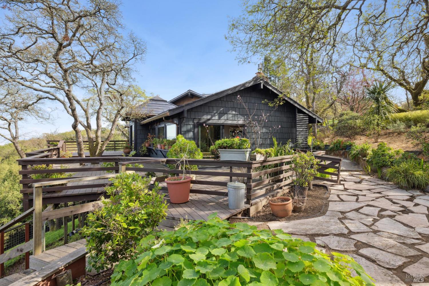 Detail Gallery Image 50 of 66 For 160 Crest Rd, Novato,  CA 94945 - 3 Beds | 3/2 Baths