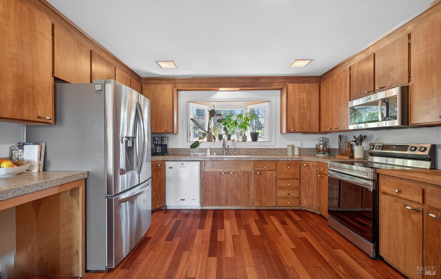 Detail Gallery Image 22 of 51 For 445 Marshall Ave, Petaluma,  CA 94952 - 3 Beds | 2 Baths