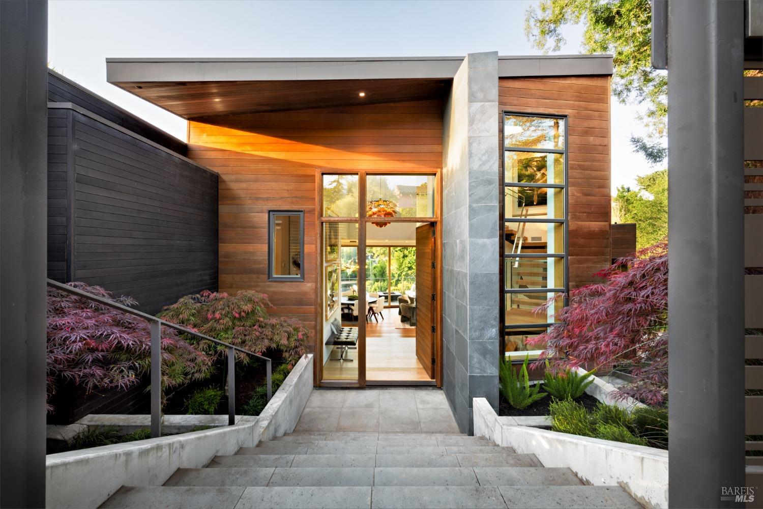 Detail Gallery Image 12 of 43 For 2 Upper Alcatraz Pl, Mill Valley,  CA 94941 - 5 Beds | 5/1 Baths