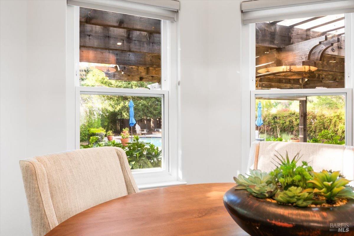 Detail Gallery Image 27 of 96 For 433 Tee Ct, Healdsburg,  CA 95448 - 4 Beds | 3/1 Baths