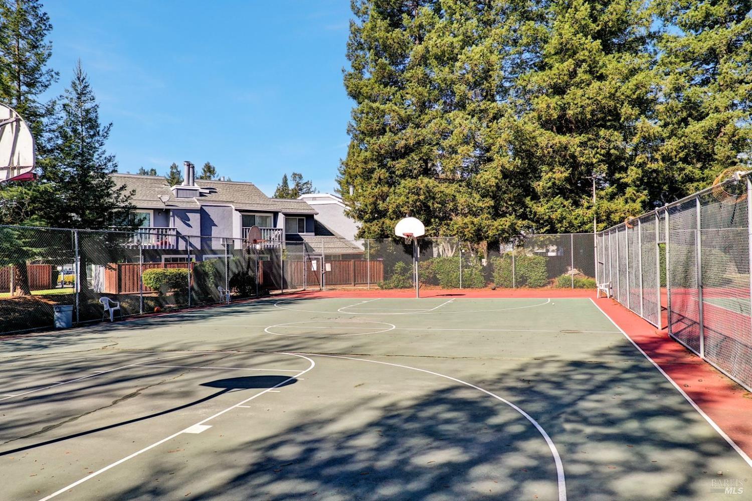 Detail Gallery Image 29 of 33 For 735 Racquet Club Cir, Rohnert Park,  CA 94928 - 2 Beds | 1/1 Baths