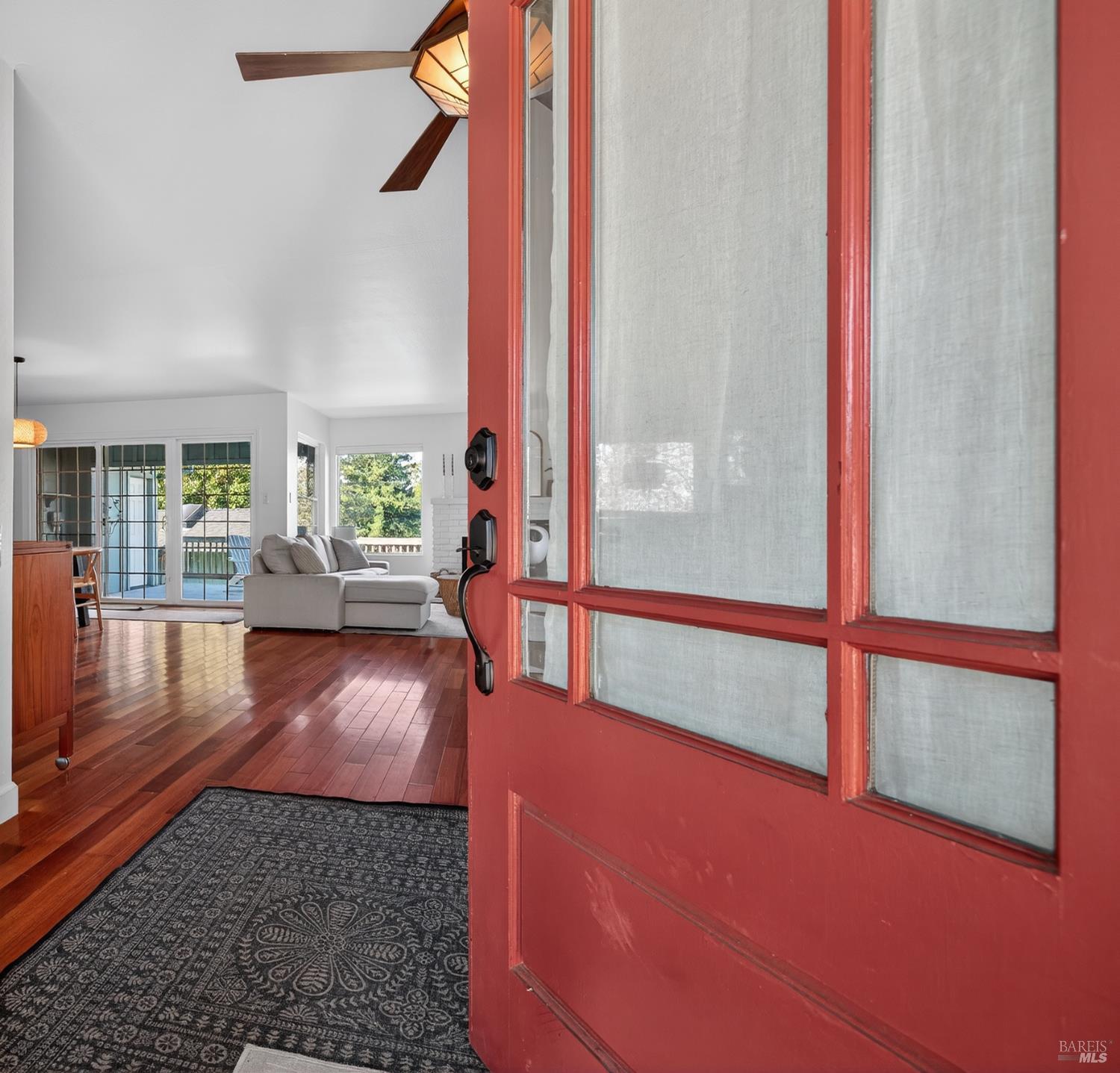 Detail Gallery Image 5 of 51 For 445 Marshall Ave, Petaluma,  CA 94952 - 3 Beds | 2 Baths