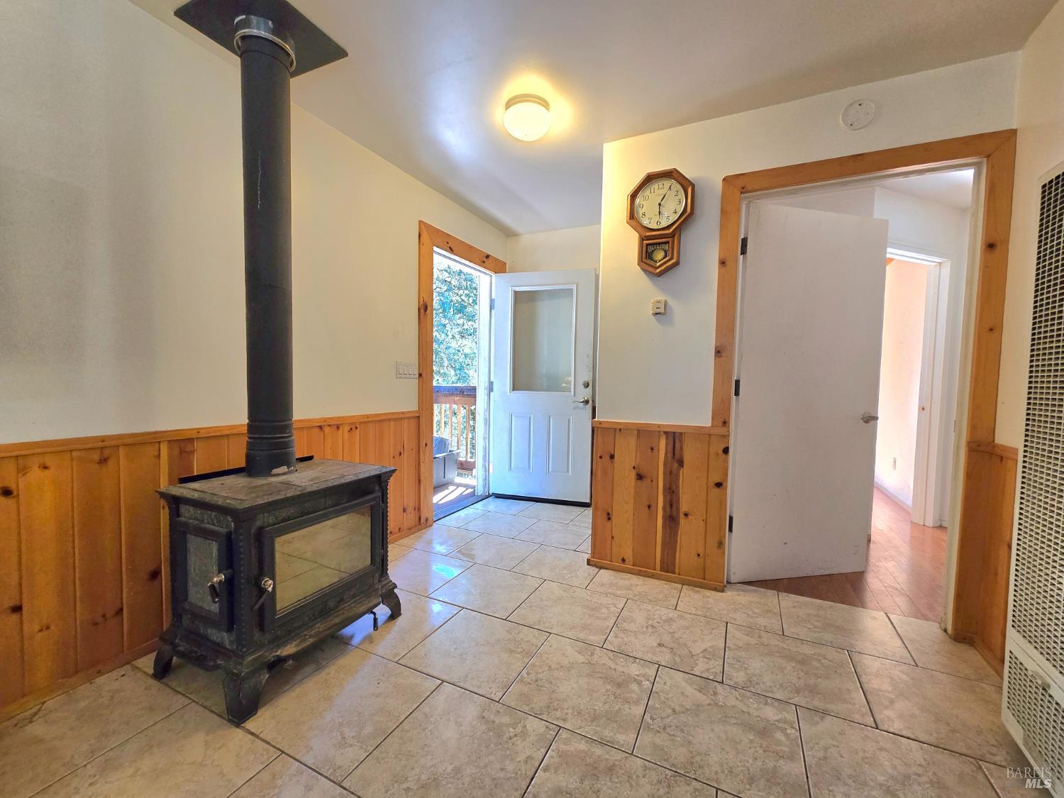 Detail Gallery Image 6 of 31 For 36193 Covelo Rd, Willits,  CA 95490 - 2 Beds | 1 Baths