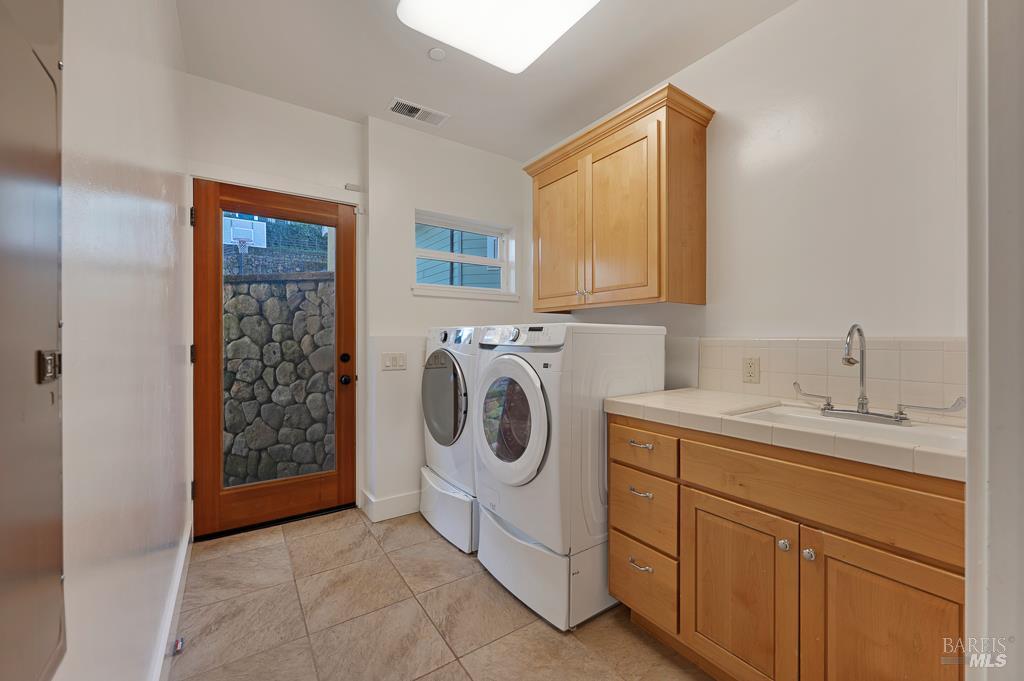 Detail Gallery Image 15 of 39 For 801 Samantha Ct, Healdsburg,  CA 95448 - 5 Beds | 4 Baths