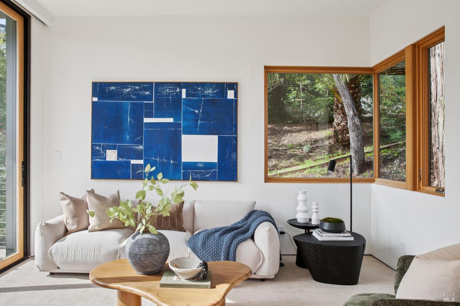 Detail Gallery Image 11 of 43 For 2 Upper Alcatraz Pl, Mill Valley,  CA 94941 - 5 Beds | 5/1 Baths