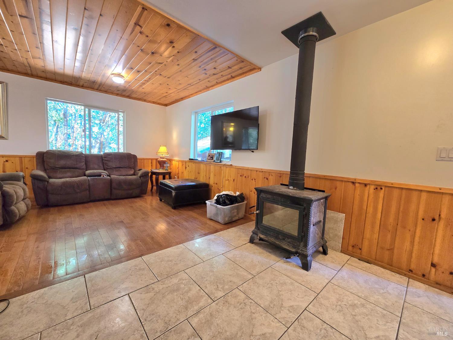 Detail Gallery Image 9 of 31 For 36193 Covelo Rd, Willits,  CA 95490 - 2 Beds | 1 Baths