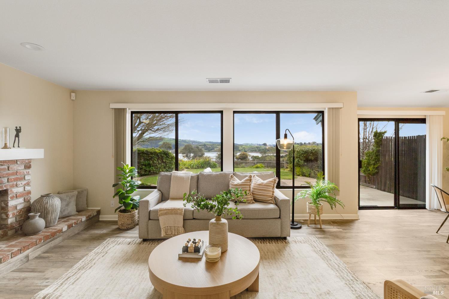 Detail Gallery Image 3 of 48 For 1474 London Cir, Benicia,  CA 94510 - 2 Beds | 2 Baths