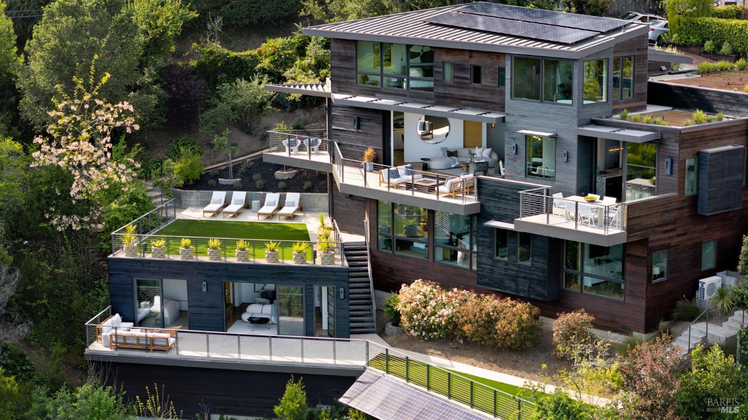 Detail Gallery Image 40 of 43 For 2 Upper Alcatraz Pl, Mill Valley,  CA 94941 - 5 Beds | 5/1 Baths