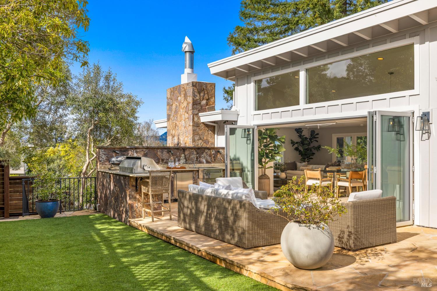 Detail Gallery Image 21 of 55 For 34 Southridge Dr, Tiburon,  CA 94920 - 4 Beds | 3/1 Baths