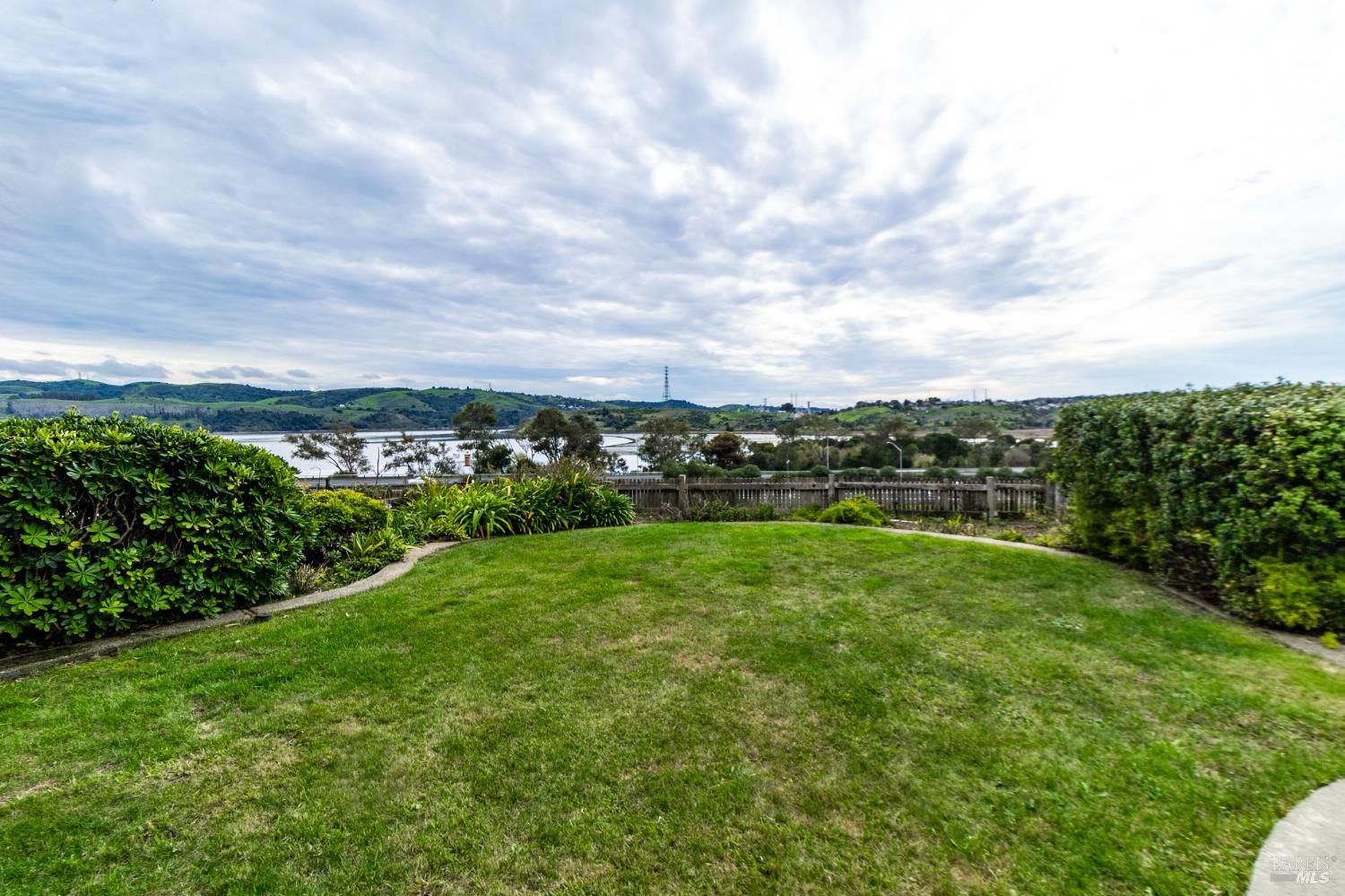 Detail Gallery Image 35 of 48 For 1474 London Cir, Benicia,  CA 94510 - 2 Beds | 2 Baths