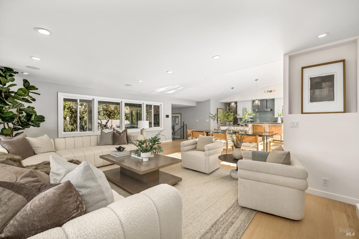 Detail Gallery Image 10 of 55 For 34 Southridge Dr, Tiburon,  CA 94920 - 4 Beds | 3/1 Baths