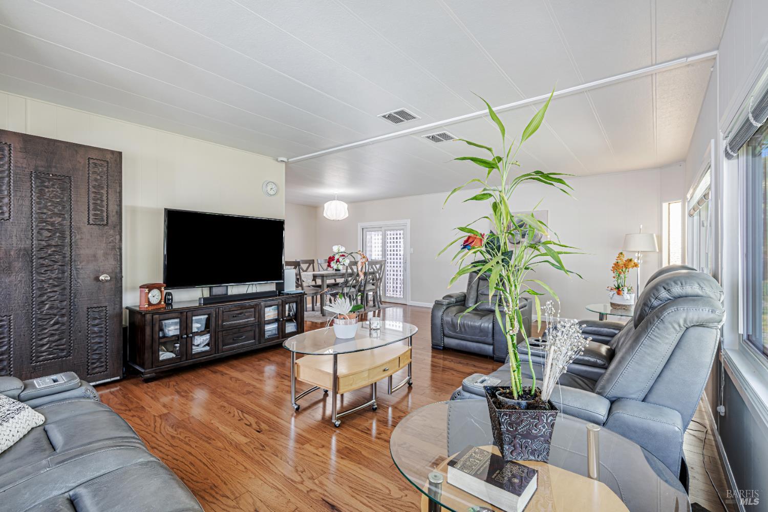 Detail Gallery Image 11 of 25 For 815 Las Palmas Ave, Novato,  CA 94949 - 2 Beds | 2 Baths