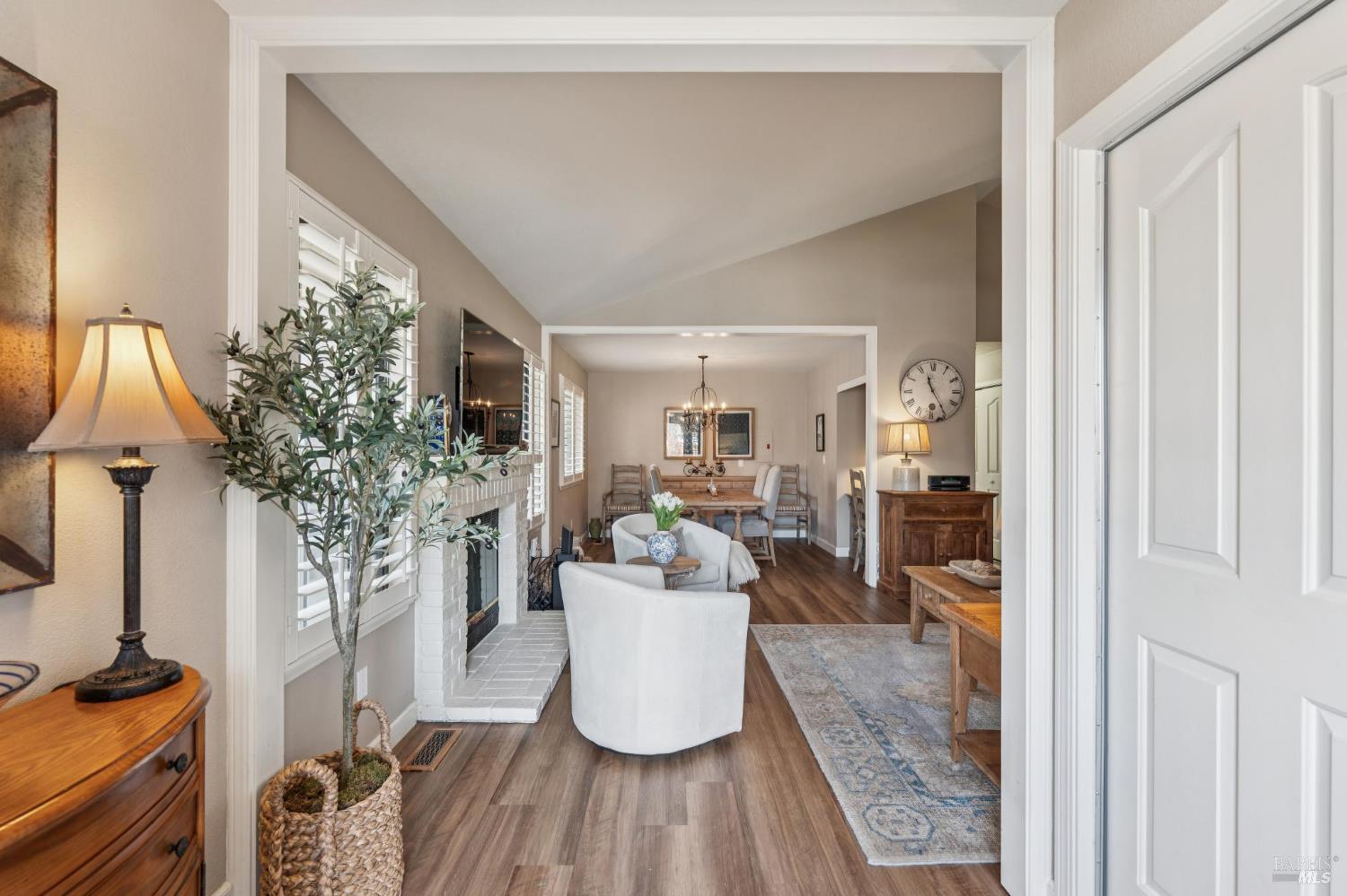 Detail Gallery Image 4 of 32 For 1239 Herbazal St, Sonoma,  CA 95476 - 2 Beds | 2 Baths