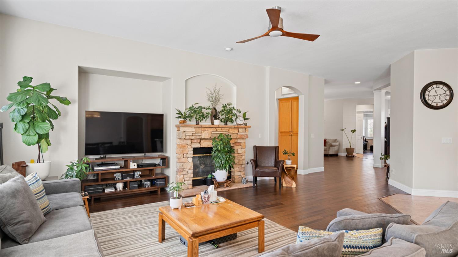 Detail Gallery Image 15 of 62 For 1803 Sanger Peak Way, Antioch,  CA 94531 - 4 Beds | 2/1 Baths