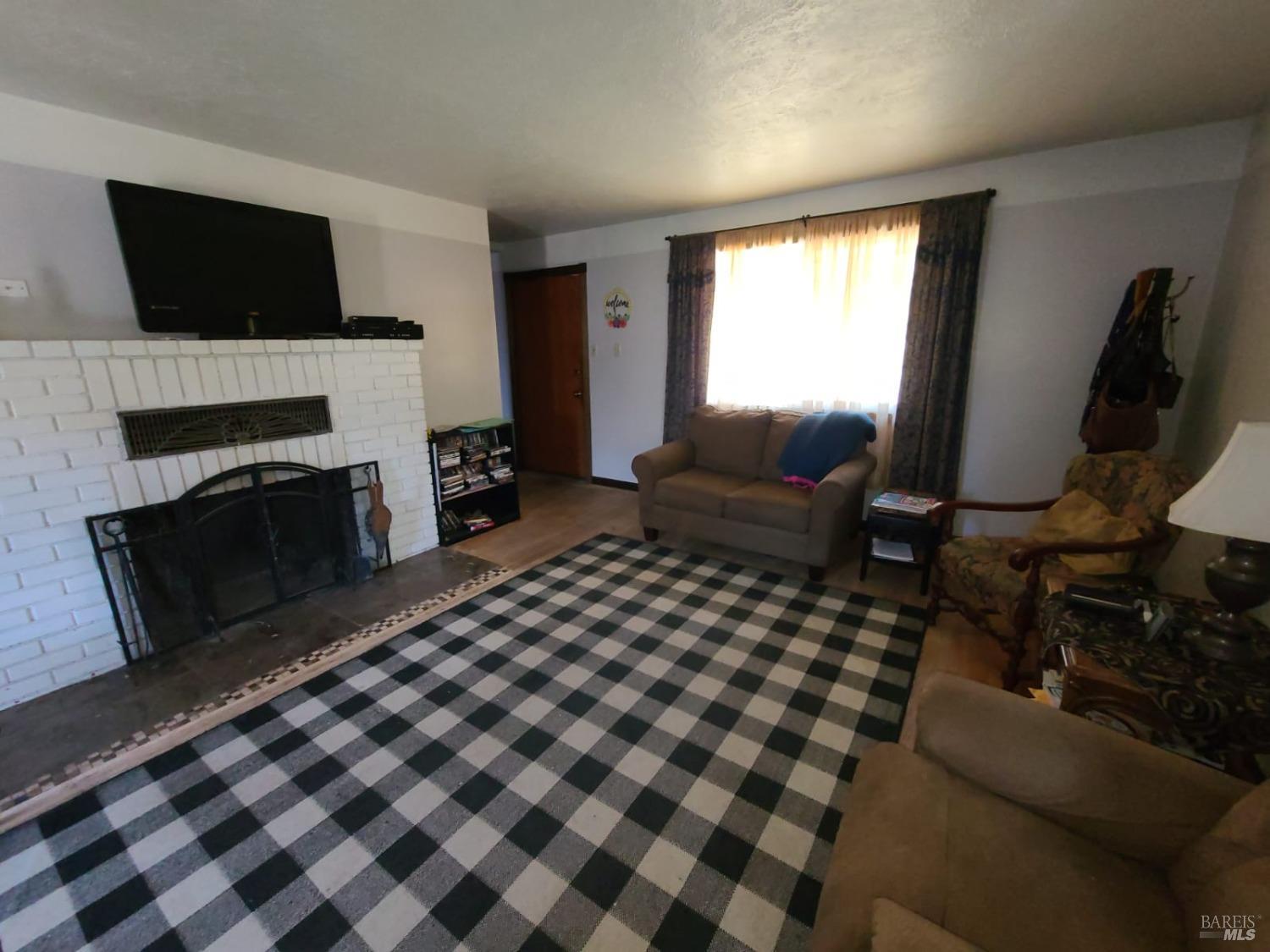 Detail Gallery Image 15 of 26 For 76275 Perry St, Covelo,  CA 95428 - 3 Beds | 1 Baths