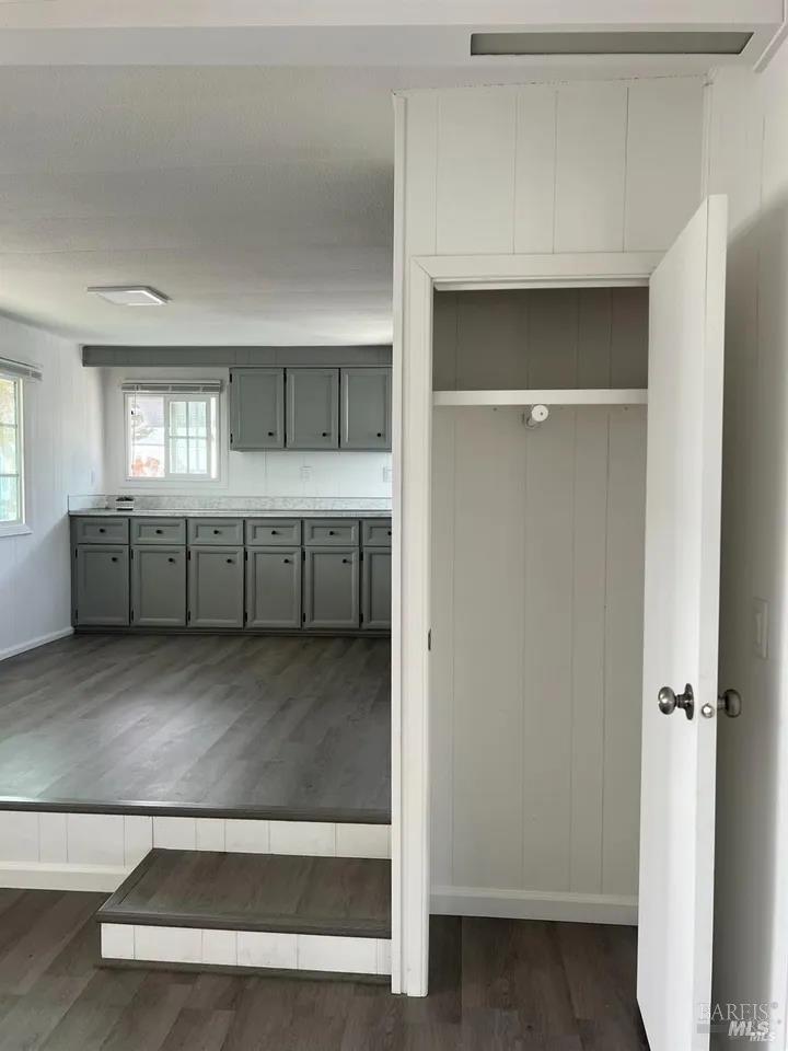 Detail Gallery Image 5 of 17 For 316 Pear Ln, Santa Rosa,  CA 95407 - 3 Beds | 1 Baths