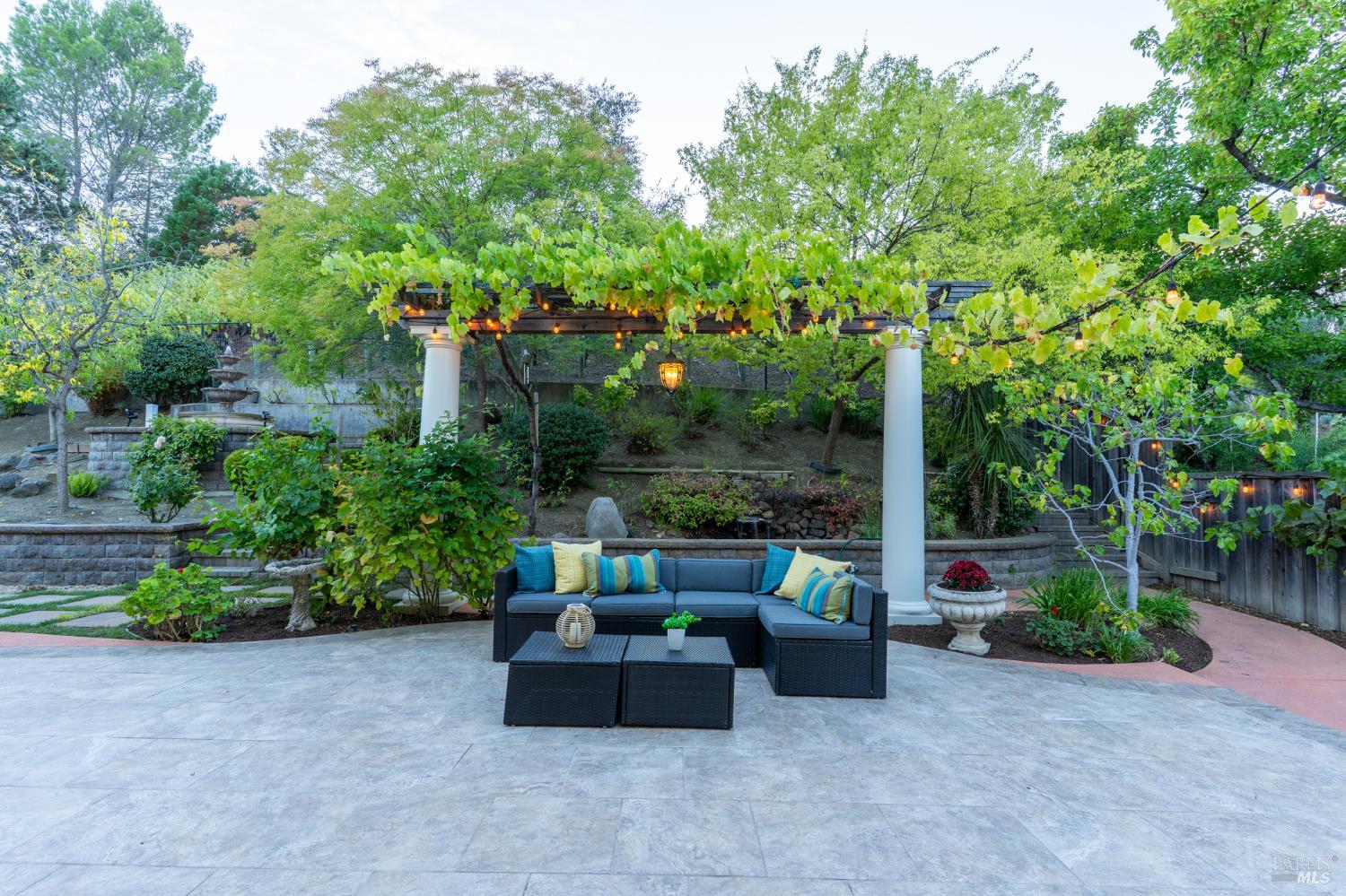 Detail Gallery Image 13 of 37 For 1125 Westview Dr, Napa,  CA 94558 - 5 Beds | 3 Baths